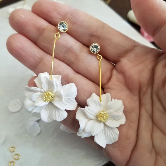 HANDMADE polymer clay White FLOWER on STAINLESS steel post - Picture 2 of 3